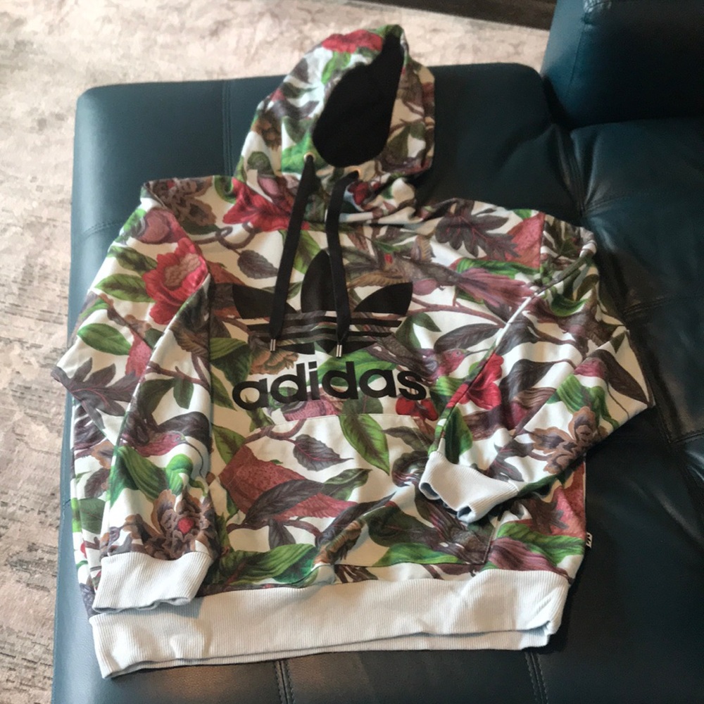 Like new condition! Super vibrant hoodie